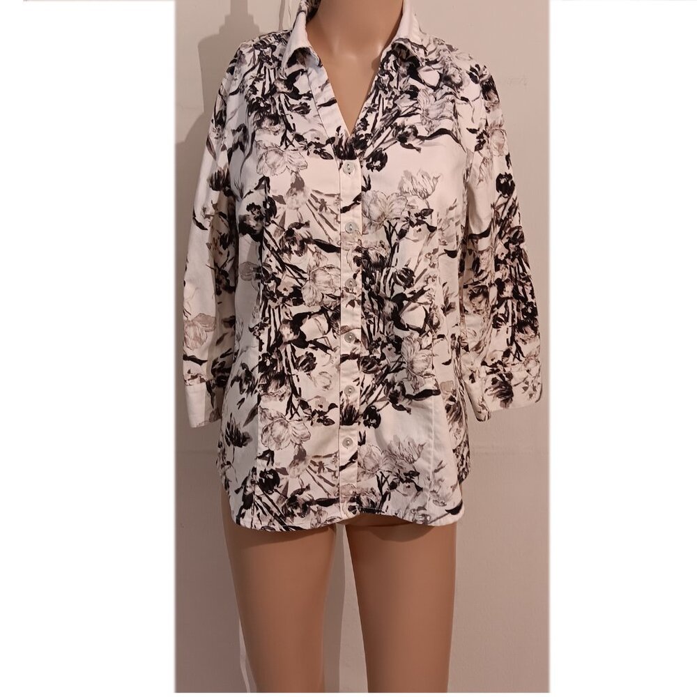 212 Button up Stretchable Long Sleeve Blouse Size Medium